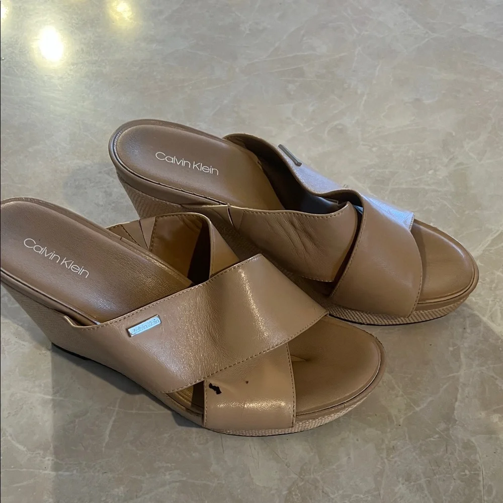 Calvin Klein Tan Leather Wedge Mules Slip On Sandals Women's Size